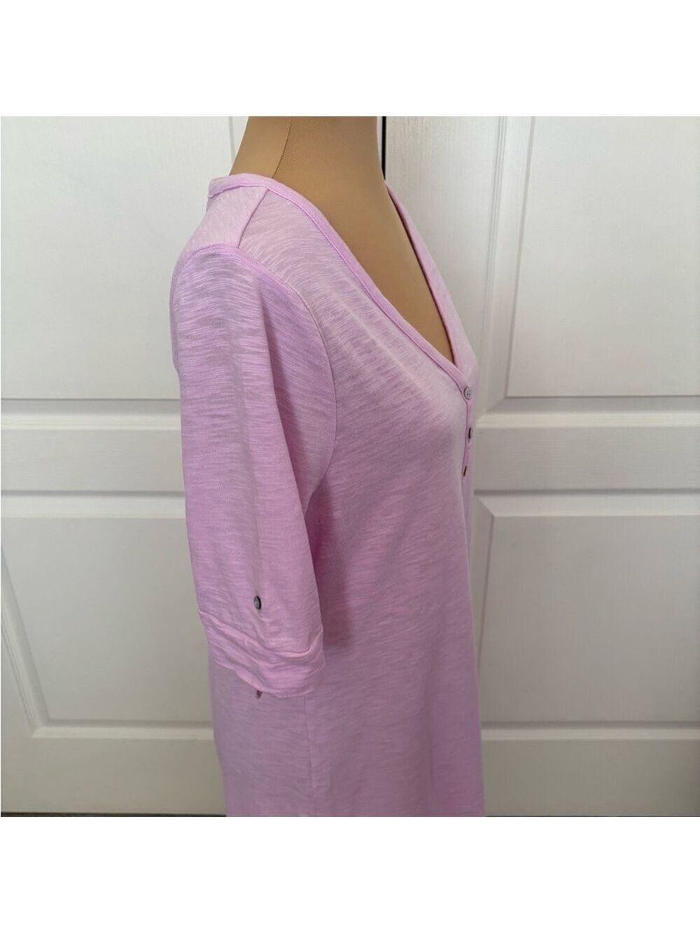Chico’s Pinkish Lavender V-Neck Tunic Top | Relaxed Fit, 3/4 Tab Sleeves, Size M - Picture 5 of 10